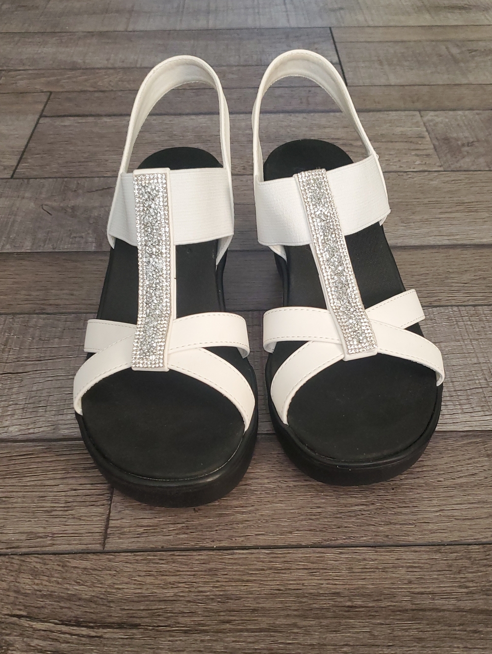 EUC AEROSOLES Women’s White Slingback Wedges  with Crystal T-Strap. Size 8